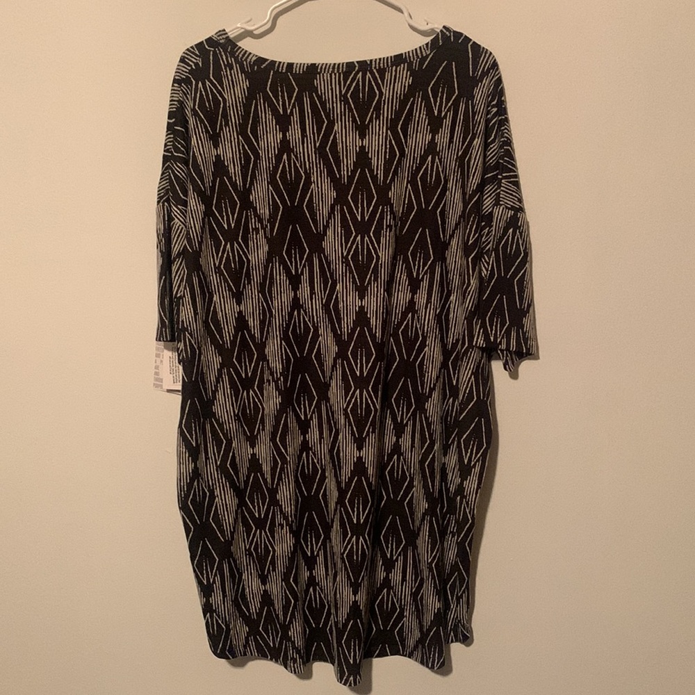 NWT LuLaRoe Women’s Short Sleeved Tunic Blouse - Picture 2 of 5